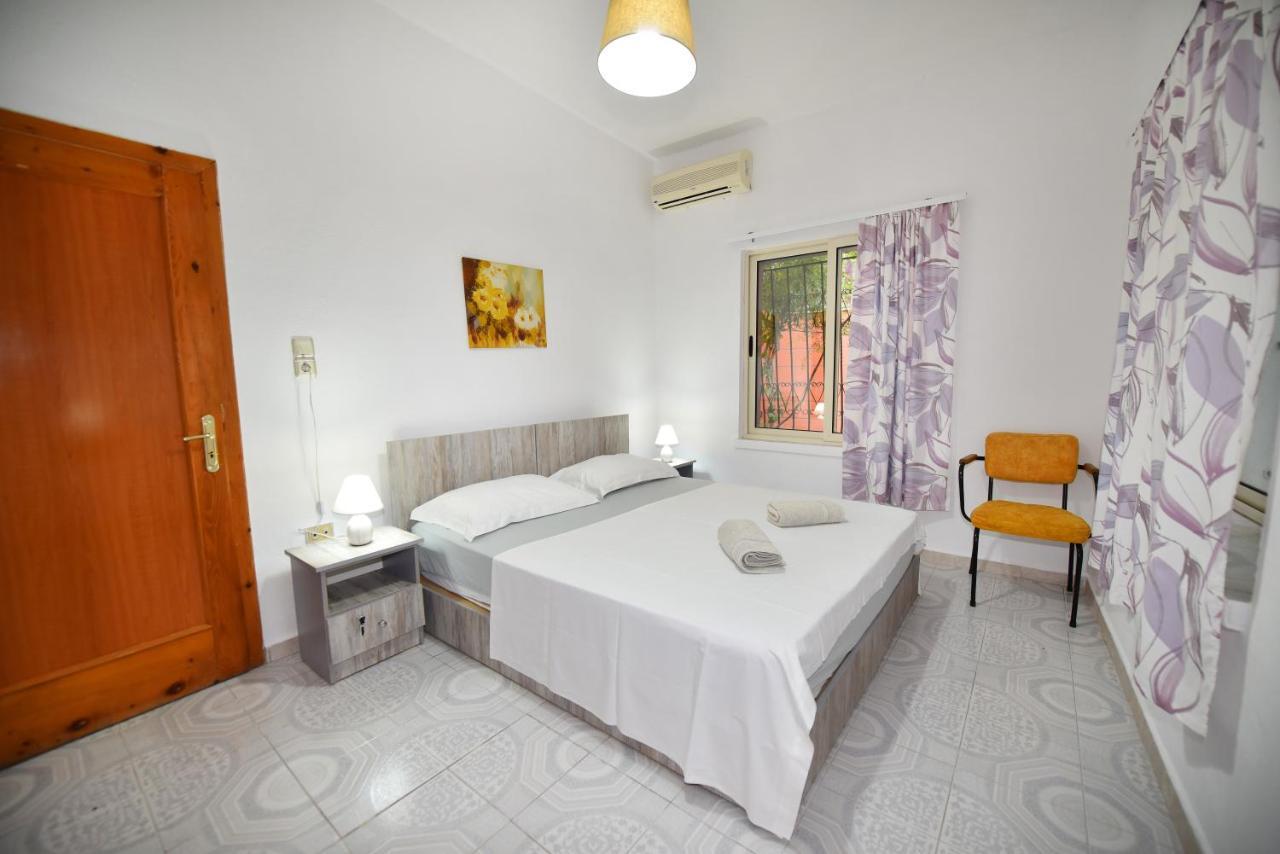 12 B&B Shkodër Extérieur photo